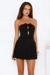 Très Chic Strapless Pleated Mini Dress Black